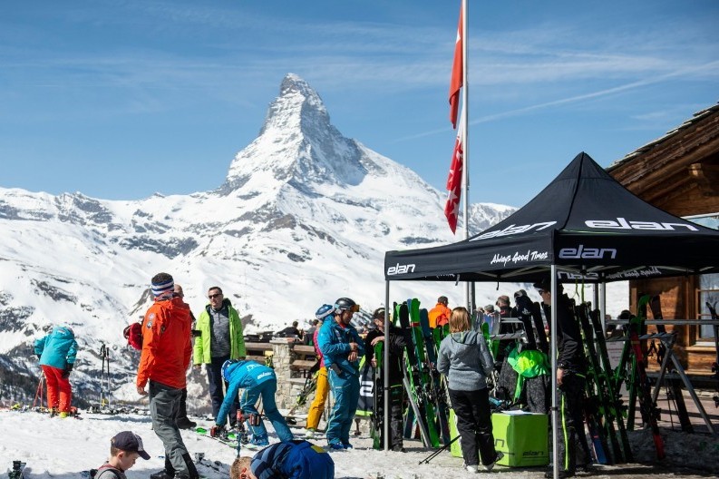 Winners of a week’s heliskiing at WWH