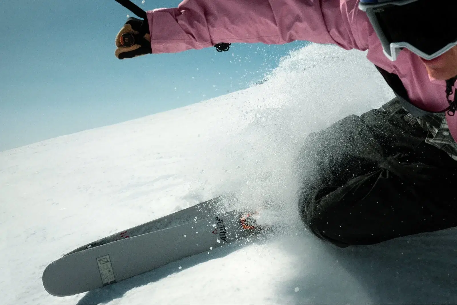 PEAK PERFORMANCE – New Equipment Partner of White Wilderness Heliskiing